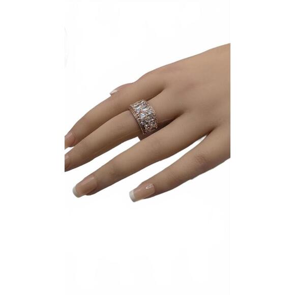 Elegant Rose Gold Crystal Ring Size 6 - Picture 5 of 5